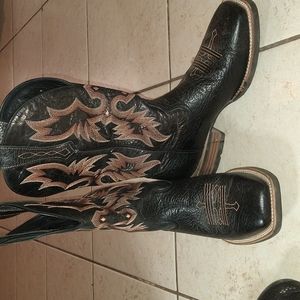 Men's Ariat size 10 cowboy boots extremely good condition men's cowboy boots sl